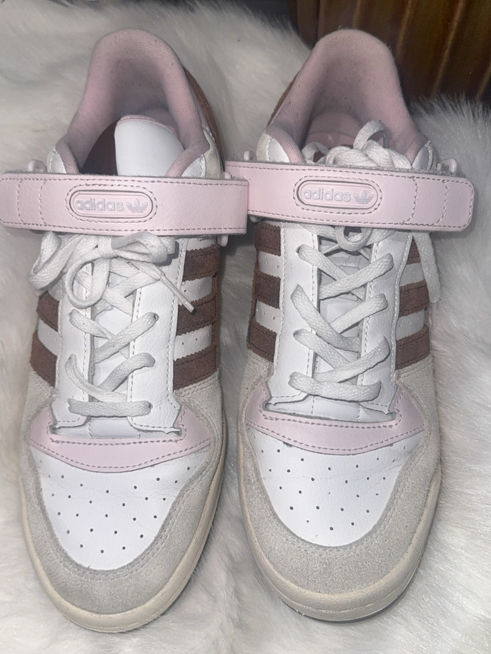 Limited edition adidas Forum Low
Chocolate To My Strawberry